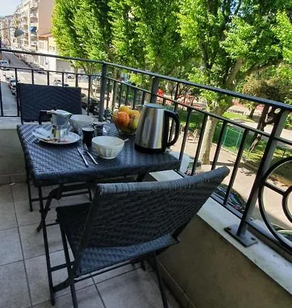 Medicis Charmant Studio Climatise Port Riquier Acropolis شقة *