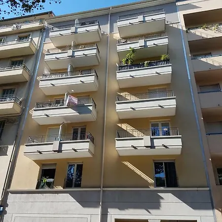 Medicis Charmant Studio Climatise Port Riquier Acropolis شقة *